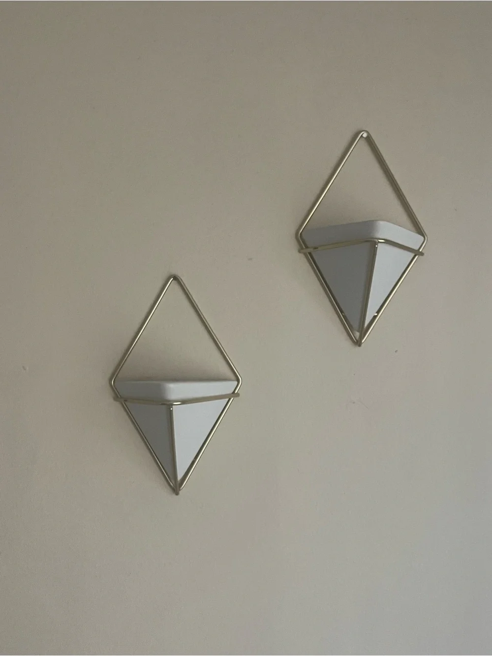Hardly Used: Umbra 262800 Trigg Hanging Planter & Geometric Wall Decor Set of 4
